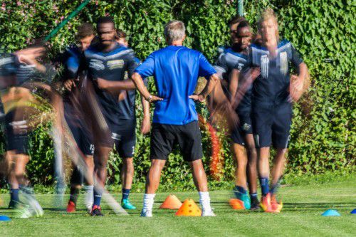Wer ist heute zu sehen? Dieser besondere Schnappschuss gelang Fotograf Philipp Steurer während des Trainings der Altacher. Foto: Steurer