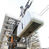 Neubau der Bergbahn nach Oberlech im Endspurt – Kabinenmontage mit Mobilkran