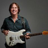 Carl Verheyen ist mit Band unterwegs