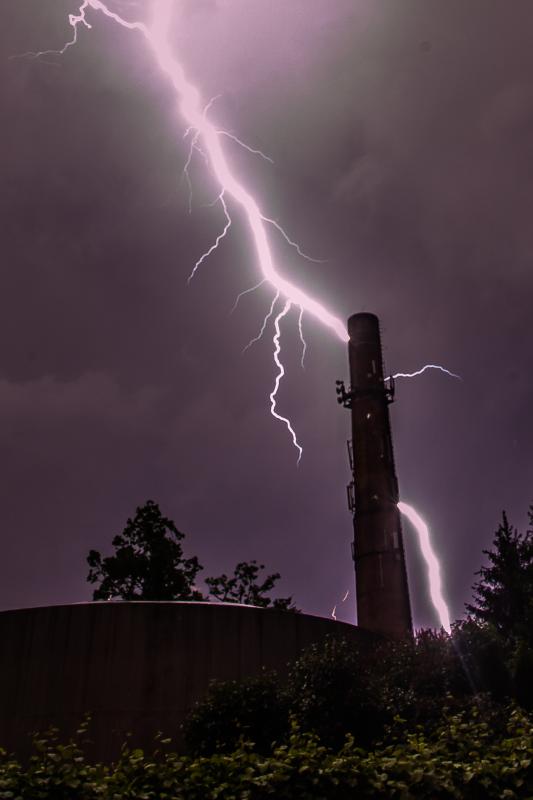 Zahlreiche Blitze erleuchteten den Abendhimmel. Symbolbild vn/Steurer