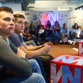 VN und Land bringen die Zeitung an die Schulen