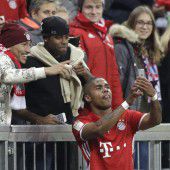 Costa feiert Tor mit einem Selfie