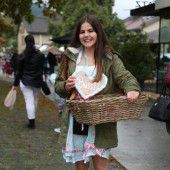 Mit Gummistiefeln zum Herbstmarkt in Rankweil