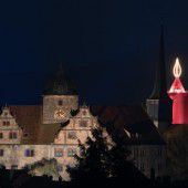 Weltgrößte Kerze leuchtet wieder