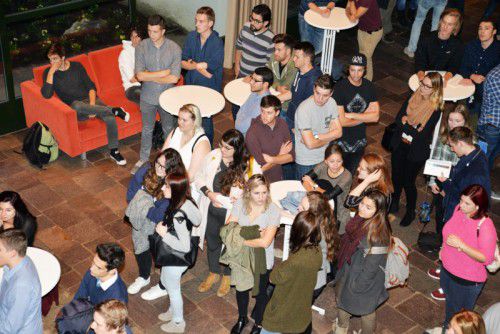 585 neue Studierende haben im Studienjahr 2016/2017 ihre Ausbildung an der FH Vorarlberg begonnen.   Foto: stadt