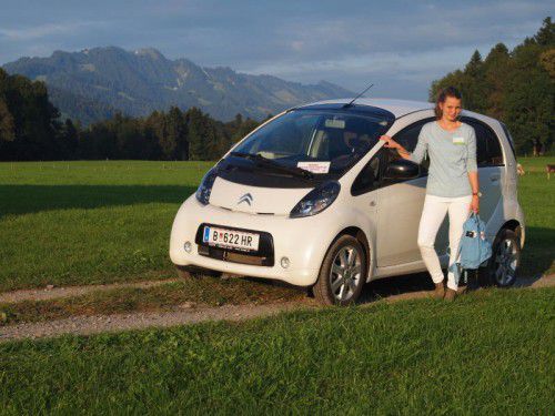 Auch die Pflegekräfte der Hauskrankenpflege Vorderwald testeten im Rahmen der Aktion ein Elektroauto.  Foto: me