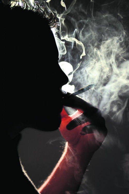 Bei Verdacht auf Drogenmissbrauch muss ein Schüler beim Konsumieren und/oder Handeln von illegalen Drogen erwischt werden.