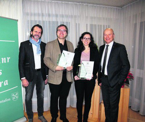 Bürgermeister Herbert Bitschnau (l.) und Sponsoren-Vertreter Christian Ertl (r.) sowie Andreas Brugger und Désirée Mangard. Fotos: Mez