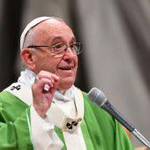 Papst feiert  Messe mit über 1000 Gefangenen