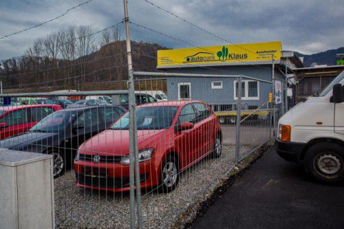 Die Autofirma des Hausbesitzers in Klaus, der den Räubern als Kunde ihres Paketdienstes bereits bekannt war.