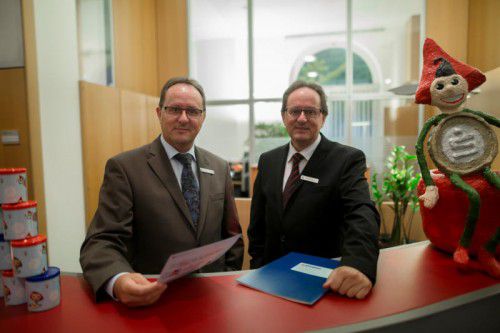 Die eineiigen Zwillinge Günter und Gerhard Hasenburger arbeiten beide als Privatkundenbetreuer – bei derselben Bank im selben Büro. VN/RP