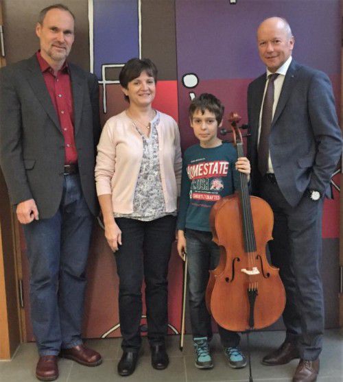 Die Sparkasse Bludenz sponserte ein neues Cello. Foto: MS