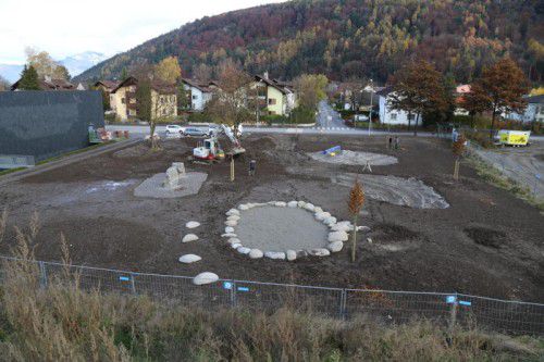 Die Stadt baut im größten Ortsteil von Feldkirch einen großen, neuen Spielplatz. Die geplante Eröffnung ist im April 2017. Foto: ETU