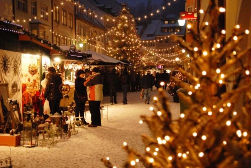 Der Höhepunkt der Adventzeit wird an Heiligabend im Pfadfinderheim in Nofels gemeinsam gefeiert. Foto: stadt