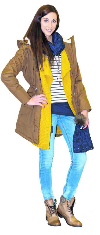 Gerüstet für den Herbst. Pilar trägt ein Outfit von Fussl Modestraße: Jeans, 49,99 €, Sweater, 29,99 €, Weste, 35,99 €, Parka, 89,99 €, Schal, 19,99 €, Kette, 19,99 €. Passend dazu lässige Stiefel von Vögele Shoes, 69,90 €.
Foto: Paulitsch