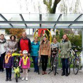 Dach für die Räder beim Kindergarten Brändle