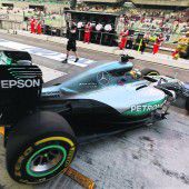 Hamilton setzt erstes Zeichen