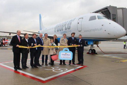Anfang November beim Jungfernflug glaubten die Beteiligten noch an eine rege Nachfrage für die Strecke Köln/Bonn. Foto:VN/Nussbaum