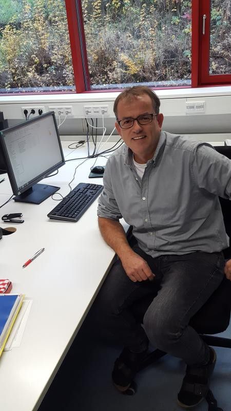 Neben seinem Hauptberuf als Lehrer zweigt Martin Schöch auch gerne noch Zeit für einen jungen Flüchtling ab. Foto: schöch