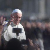 Papst: „Bete viel und schlafe wie ein Stein“