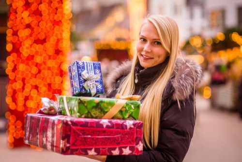  Während sich viele Konsumenten noch informieren, hat Lilia aus Schwarzach bereits viele Geschenke gekauft. Foto: VN/Steurer