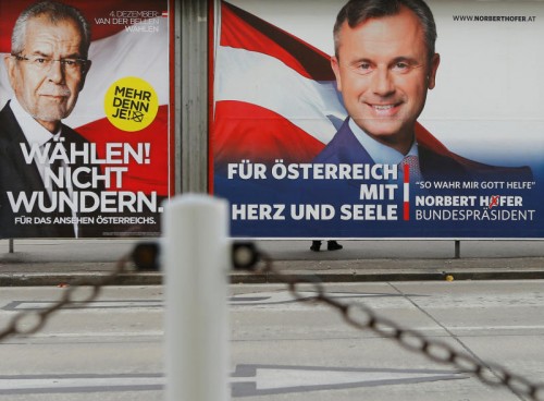 Warnung vor dem Mitbewerber: Van der Bellens Slogan „Wählen! Nicht wundern“ und Hofers Österreichbezug „mit Herz und Seele“.  APA