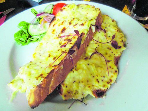 Welsh Rarebit ist sozusagen ein vornehmer Käsetoast mit dem berühmten walisischen Farmhouse cheese.