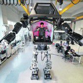 Premiere für Riesen-Roboter