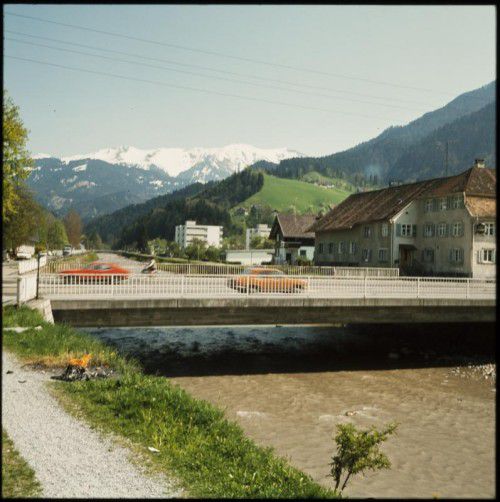 1975