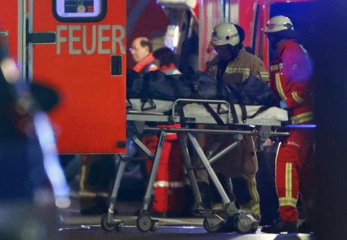 50 zum Teil lebensgefährlich Verletzte wurden in die umliegenden Spitäler gebracht. Fotos: Reuters