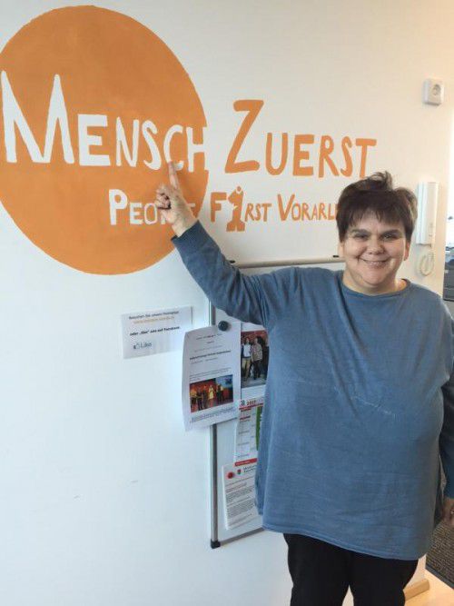 Andrea Feldkircher arbeitet seit acht Jahren für den Verein „Mensch zuerst“. Sie berät Menschen mit Lernschwierigkeiten. Foto: VN/Kuster