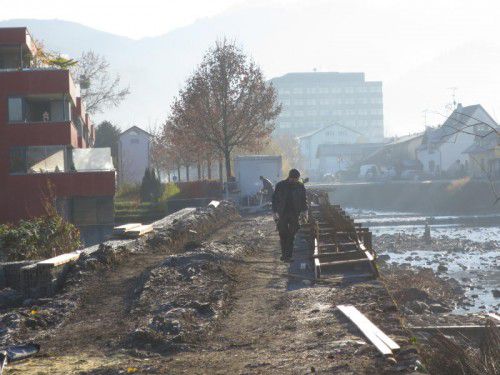 Bauarbeiten für die Verlängerung der Achpromenade auf Höhe des Gasthauses Helvetia sind im Gang. Foto: ha