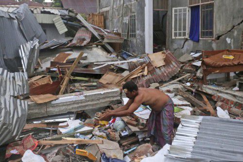 Bei dem Erdbeben der Stärke 6,4 kamen über 100 Menschen ums Leben, mindestens 800 wurden verletzt.  Foto: AP
