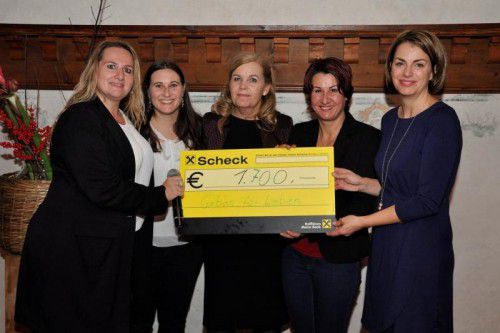 Chrissi Reiter, Sandra Kathan, Ulrike Kanzi und Iris Loacker (v.l.) sammelten bei einer Veranstaltung für den Verein von Susanne Marosch.