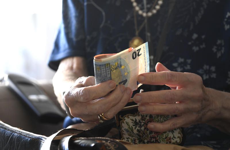 Frauen werden noch jahrzehntelang weniger Pension haben als Männer. ⇒APA