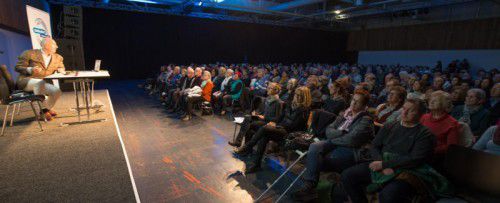 Der enorme Besucherandrang zur Veranstaltung, die in einer Halle der Dornbirner Messe stattfand, erstaunte sogar Primar Georg Weinländer. Wie die Wortmeldungen aber zeigten, ist die Betroffenheit groß. Fotos: Vn/hartinger