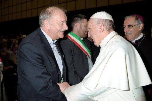 Der Kennelbacher Bürgermeister Hans Bertsch bei der Audienz mit Papst Franziskus.