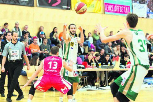 Die Achse Ander Arruti (l.) und Luka Brajkovic markierte in Salzburg zusammen 50 Punkte. Foto: VN/STiplovsek
