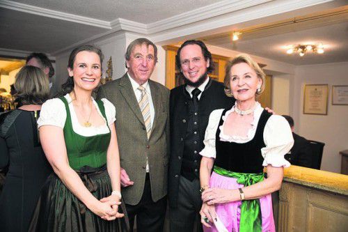 Gastgeberfamilie Hotel Sonnenburg: Waltraud(l.), Klaus und Gregor sowie Daisy Hoch. Fotos: Beate Rhomberg