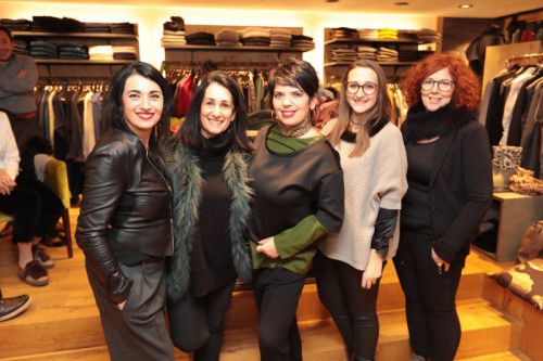 Gastgeberinnen Eunike Lampert, Manuela Fitz, Ruth Gollob, Christine Fitz und Marion Oteri (v. l.).
