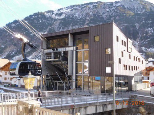 Großinvestitionen: Die neue Bergbahn Oberlech, das Hotel Severin's in Stubenbach, der neue Strolz Skiverleih.
