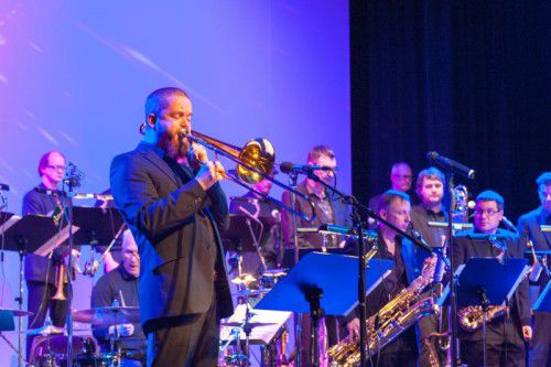 Immer am 23. Dezember beschenkt das Jazzorchester sein Stammpublikum in der Kulturbühne Ambach mit seinem Jazz Xmas. Reiner Feurstein