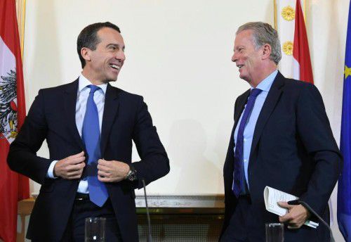 Kanzler Kern (SPÖ, l.) und Vizekanzler Mitterlehner (ÖVP) streben einen Neustart an. Das Koalitionsprogramm soll aktualisiert werden.  APA