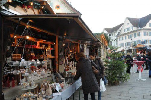 Kunsthandwerk, Weihnachtsgeschenke, Christbaumschmuck und kulinarische Köstlichkeiten. Auch am 24. Dezem-ber haben noch ein paar Christkindlemärkte im Land geöffnet. foto: dornbirn tourismus