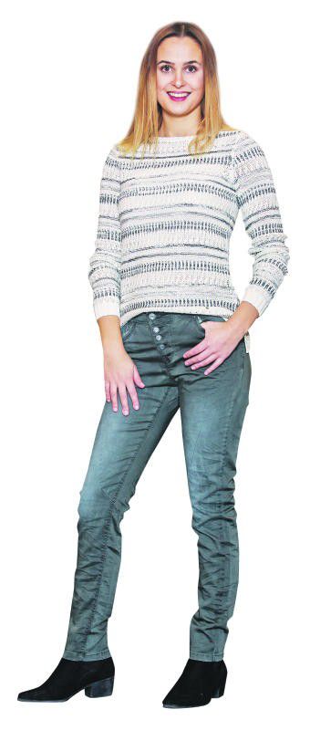 Lisa in einem legeren Outfit von Charles Vögele: Pulli, 29,99 €, dazu eine geknöpfte Jeans, 39,99 €.
Foto: VN/steurer
