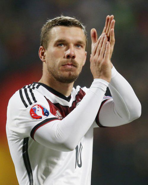 Lukas Podolski wird von den Chinesen gejagt. Foto: afp