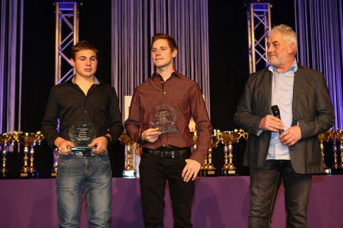 MCC-Möggers-Obmann Gregor Wucher (r.) ehrte die erfolgreichen Mitgliedern René Ratz (l.) und den Schweizer Andy Baumgartner. Foto: Noger