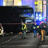 Deutschland unter Schock: Lkw rast in Weihnachtsmarkt