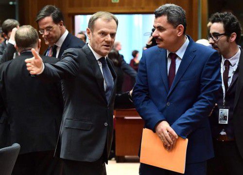 Ratspräsident Donald Tusk (l.) empfing den Bürgermeister von Ost-Aleppo, Brita Hagi Hasan. Foto: AFP