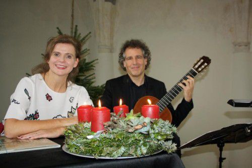 Renate Bauer (Rezitation) und Alexander Swete (Gitarre).